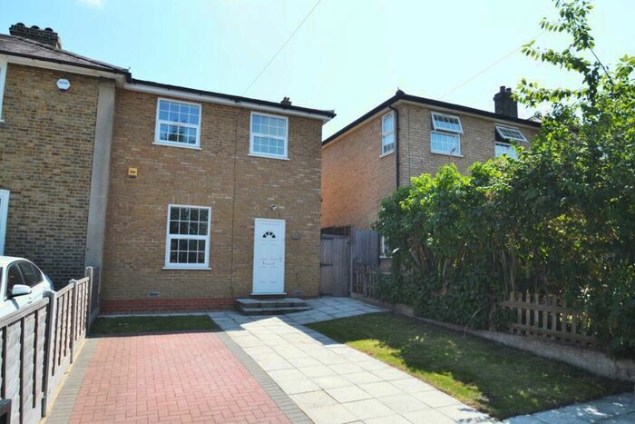 2 Bedroom End Of Terrace House To Rent In Campshill Road London, SE13