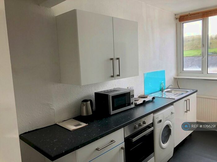 1 Bedroom Flat To Rent In Church Street, Littleborough, OL15
