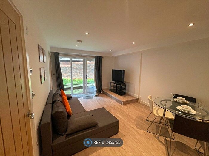 1 Bedroom Flat To Rent In Bellfield Road, High Wycombe, HP13