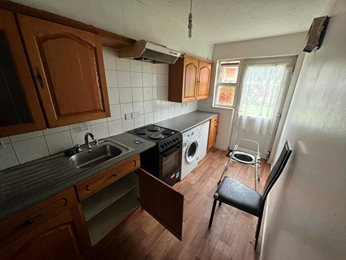Maisonette To Rent In Abbotswood Way, Hayes, UB3