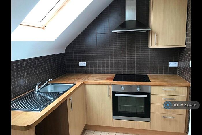 2 Bedroom Flat To Rent In Victoria Road, Ferndown, BH22