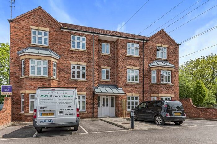 2 Bedroom Flat To Rent In Pickering House, Rodley, Leeds, LS13