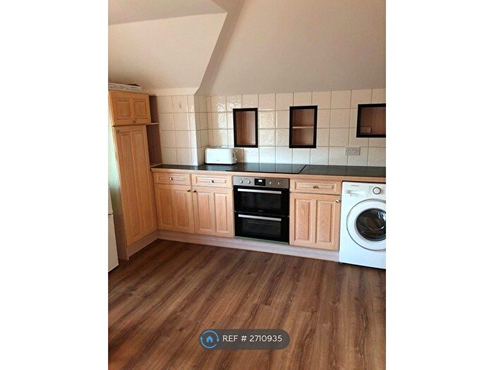 1 Bedroom Flat To Rent In Keswick Road, Putney, SW15