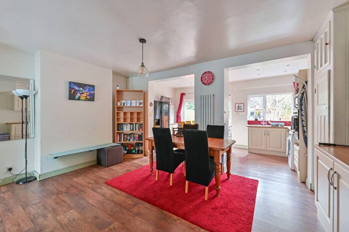 3 Bedroom Terraced House For Sale In Heyford Road, Mitcham, CR4