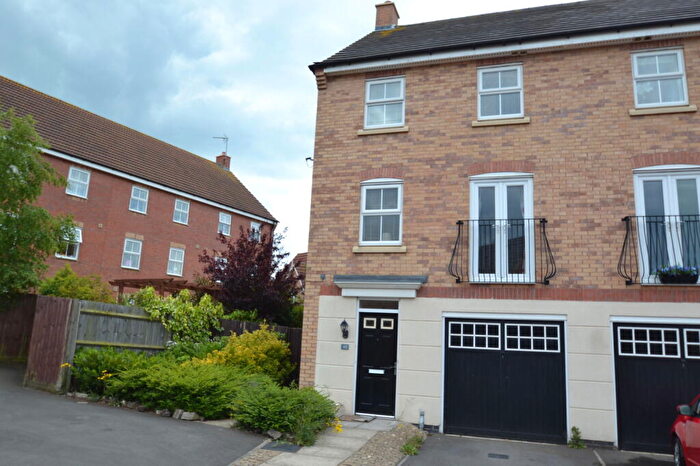 4 Bedroom End Of Terrace House To Rent In Fieldfare Close, Corby, NN18
