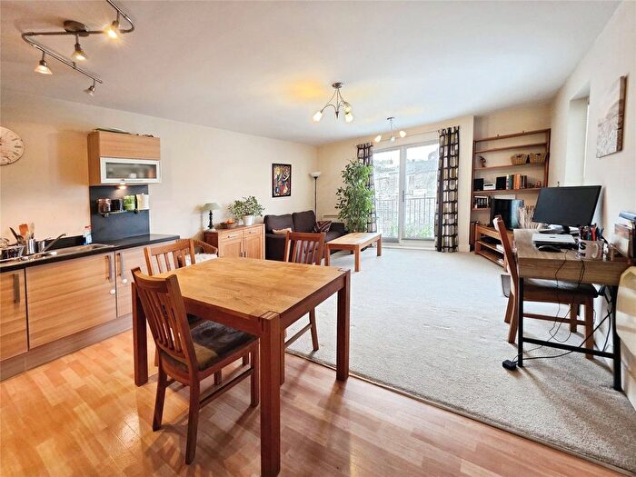 2 Bedroom Flat To Rent In Textile Street, Dewsbury, West Yorkshire, WF13