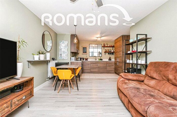 2 Bedroom Flat To Rent In Hawthorns House, Willowbourne, Fleet, GU51