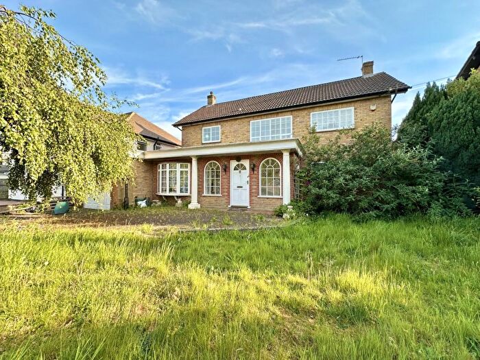 3 Bedroom Detached House For Sale In Woodstock Drive, Ickenham, UB10