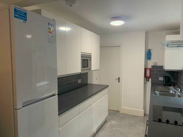 4 Bedroom Semi-Detached House To Rent In Heeley Road, Selly Oak, Birmingham, B29