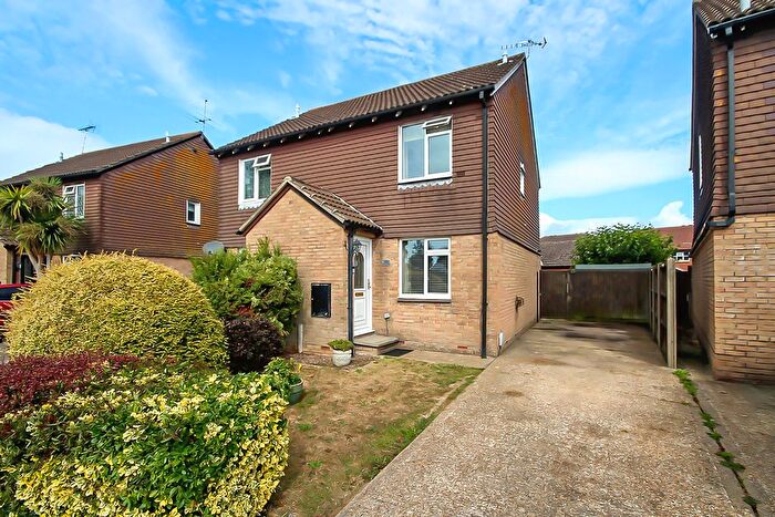 2 Bedroom Semi Detached House For Sale In Compass Close, Littlehampton, BN17