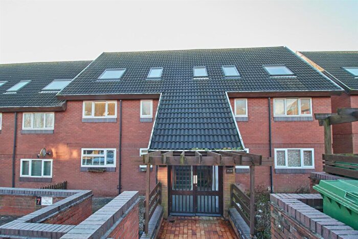 1 Bedroom Flat For Sale In Clifton Court, Hinckley, LE10