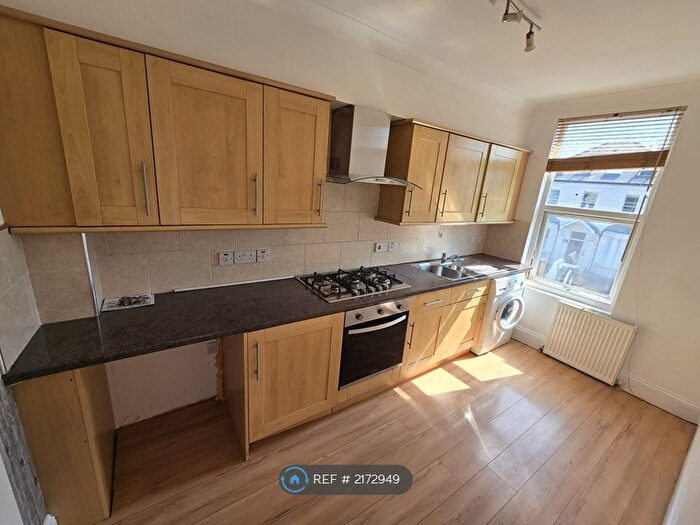 1 Bedroom Flat To Rent In Longley Road, London, SW17