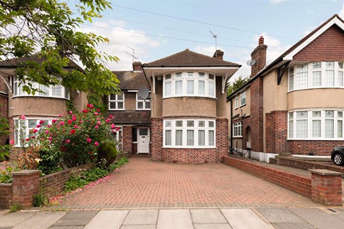3 Bedroom Semi-Detached House For Sale In Exeter Road, London, N14