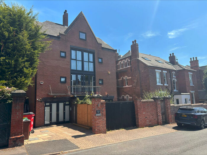 4 Bedroom Town House To Rent In Lenton Avenue, The Park, NG7