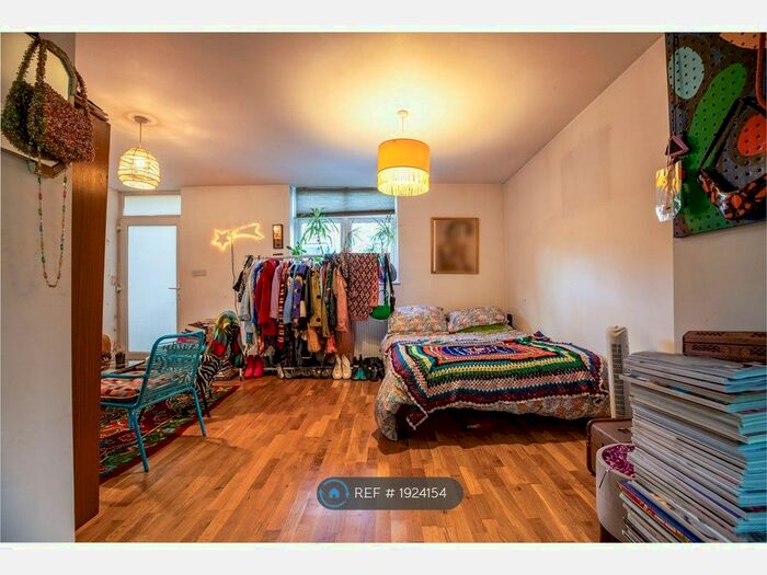 1 Bedroom Flat To Rent In Navarino Road, London, E8