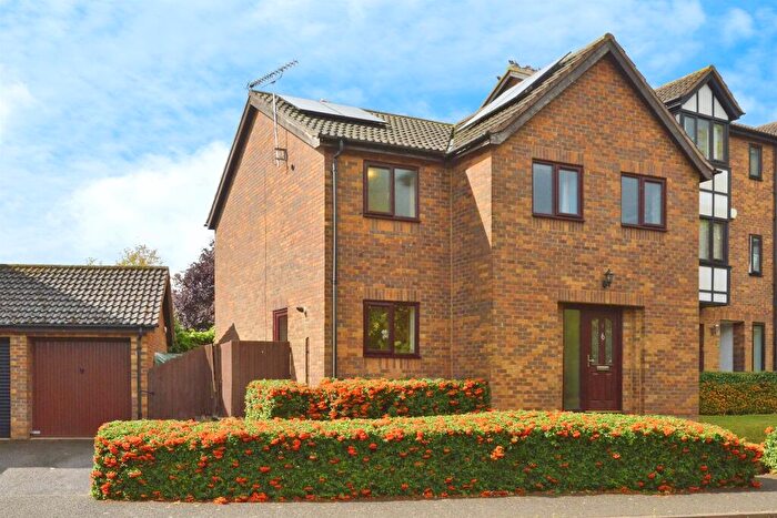 4 Bedroom Detached House For Sale In Constantine Way, Bancroft Park, Milton Keynes, MK13