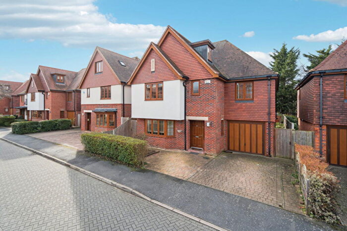 5 Bedroom Detached House For Sale In Bishop Ramsey Close, Ruislip, HA4