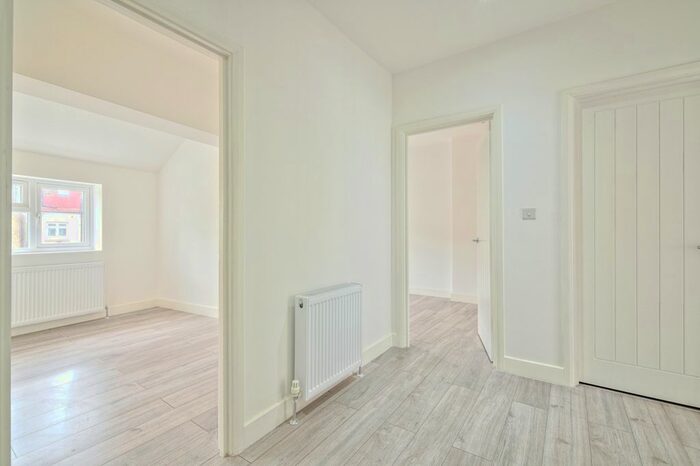 2 Bedroom Flat To Rent In Langdale Avenue, Mitcham, CR4