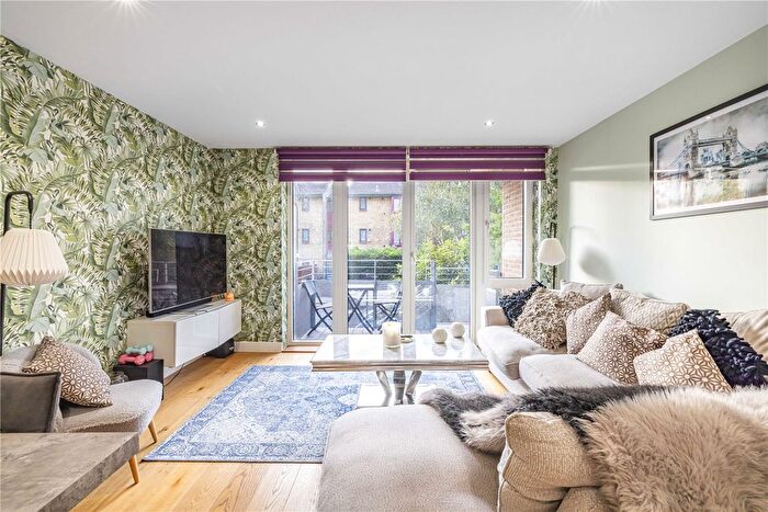 2 Bedroom Flat To Rent In Lee Street, London, E8