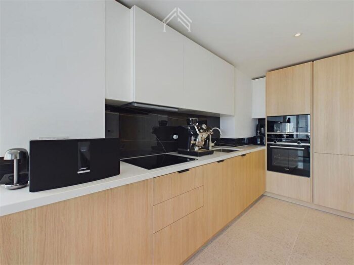 2 Bedroom Apartment To Rent In Bouchon Point, London, E1