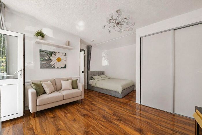 1 Bedroom Flat To Rent In Neckinger Estate, Bermondsey, SE16