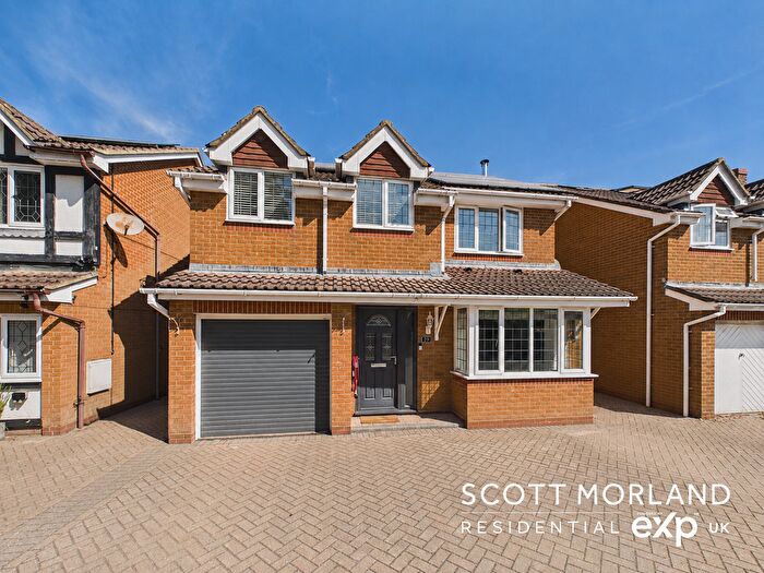 4 Bedroom Detached House For Sale In Wood Close, Basingstoke, RG22