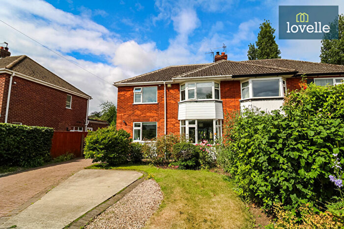 4 Bedroom Semi-Detached House For Sale In Eastwood Avenue, Grimsby, DN34