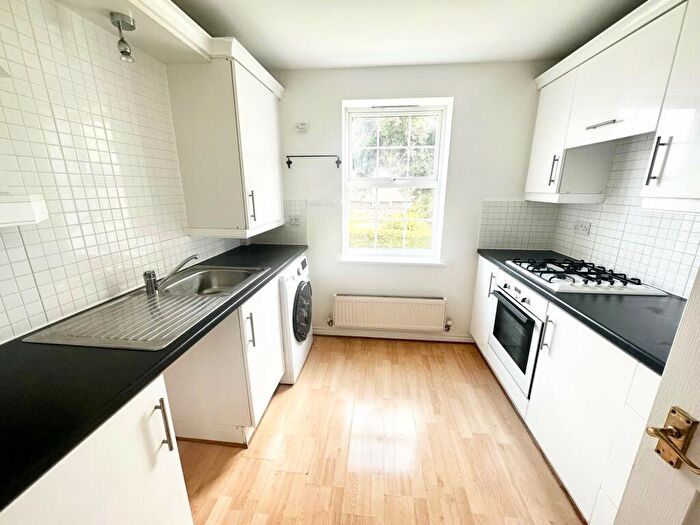 2 Bedroom Apartment To Rent In Gilbert Close, Nottingham, NG5