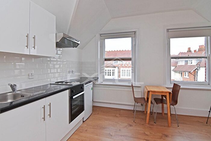 Studio To Rent In Hemstal Road, West Hampstead, London, NW6