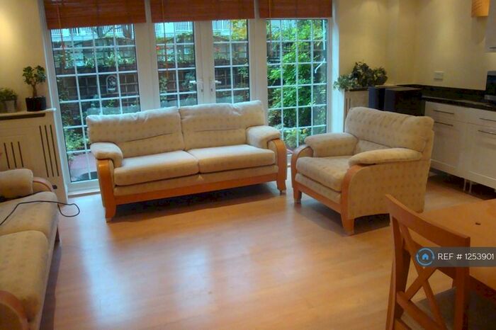 4 Bedroom Maisonette To Rent In Hind Grove, London, E14