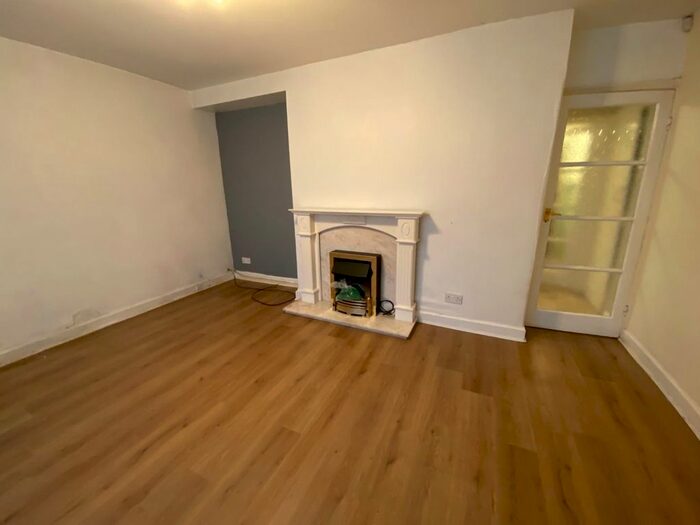 3 Bedroom Semi-Detached House To Rent In Rotherby Road, Sharston, Wythenshawe, Manchester M22