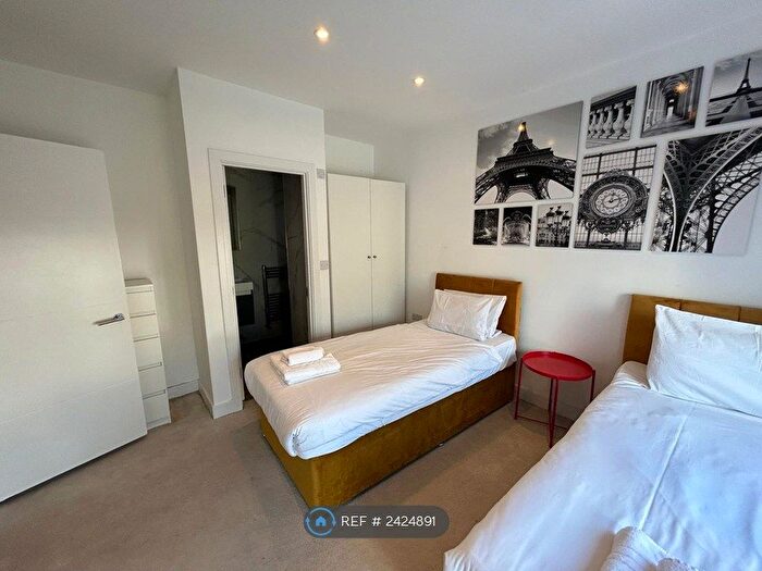 3 Bedroom Flat To Rent In Station Road, London, NW4