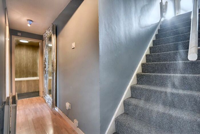 2 Bedroom Flat For Sale In Dougliehill Terrace, Inverclyde, Port Glasgow, PA14