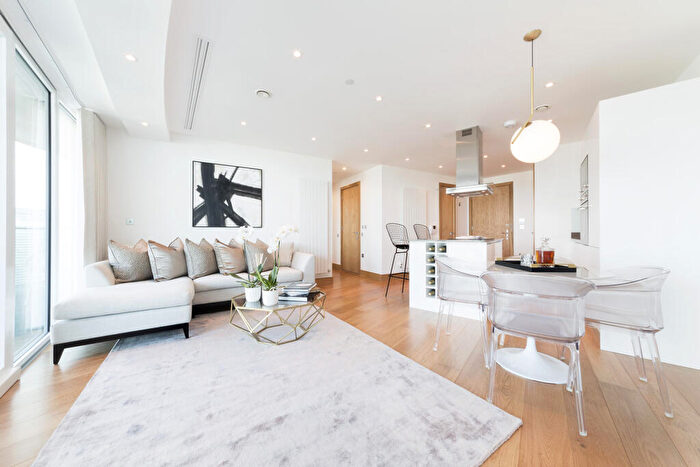 2 Bedroom Apartment To Rent In Arena Tower, Crossharbour Plaza, Canary Wharf, London, E14