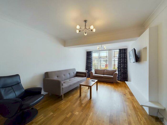 2 Bedroom Flat For Sale In - Fore Street, Exeter, EX4