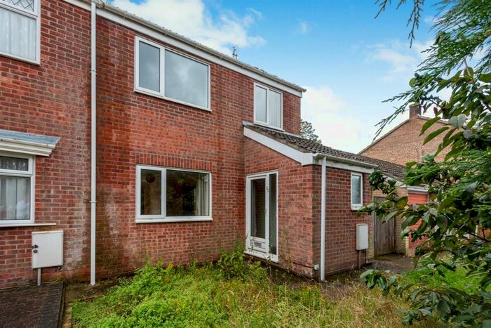 3 Bedroom Semi-Detached House For Sale In Malsters Close, Mundford, Thetford, IP26