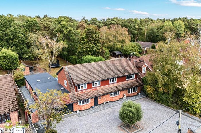 6 Bedroom Detached House For Sale In Pelican Road, Pamber Heath, Tadley, Hampshire, RG26
