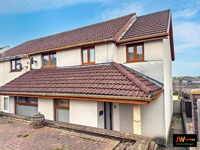 3 Bedroom Property For Sale In Lansbury Avenue, Cefn Hengoed, CF82