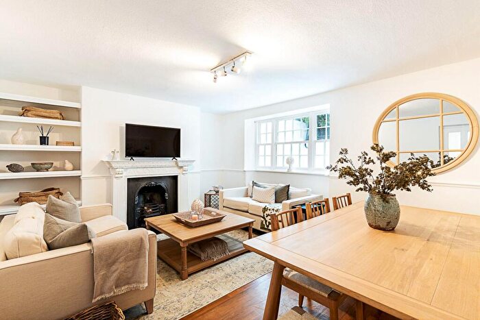 2 Bedroom Character Property For Sale In Pentonville Road, London, N1
