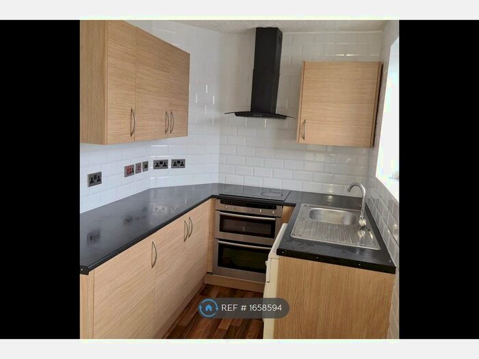 1 Bedroom Flat To Rent In Oatlands Drive, Slough, SL1