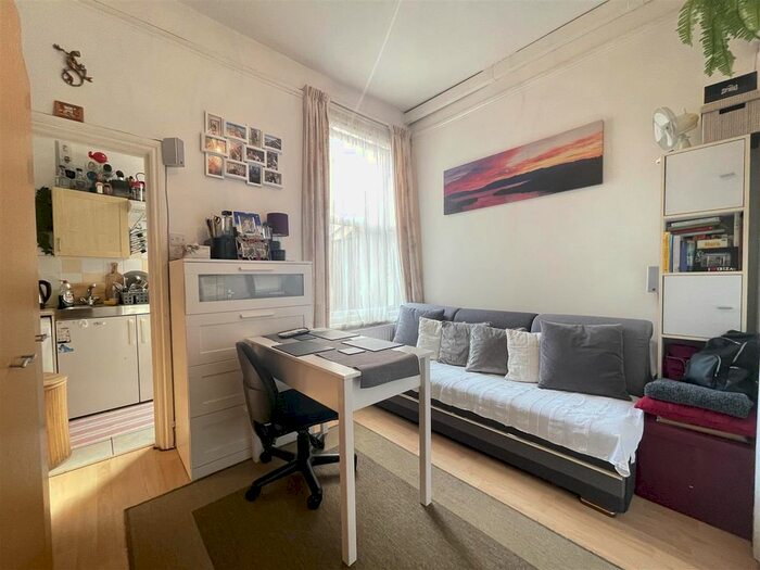Studio To Rent In Cedar Road, London, NW2