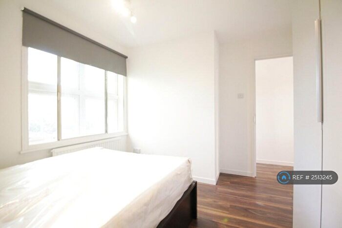 2 Bedroom Flat To Rent In Barker Drive, London, NW1