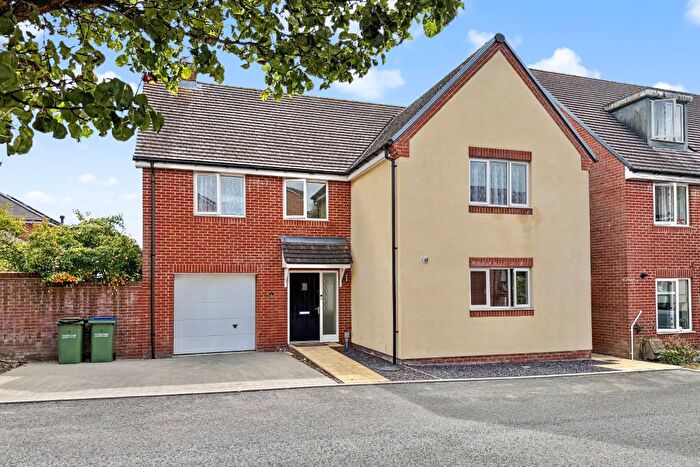 4 Bedroom Detached House For Sale In Greenacres Road, Sarisbury Green, SO31