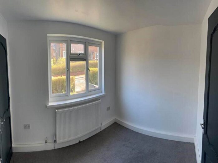 1 Bedroom Flat To Rent In Turnsteads Drive, BD19