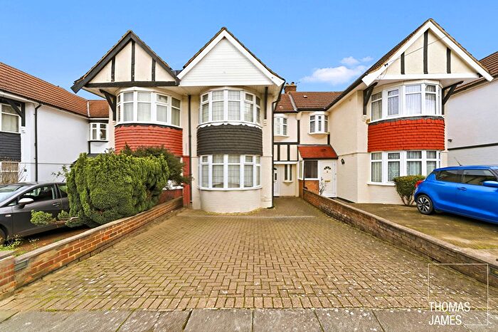 3 Bedroom Terraced House For Sale In Petersfield Close, London, N18