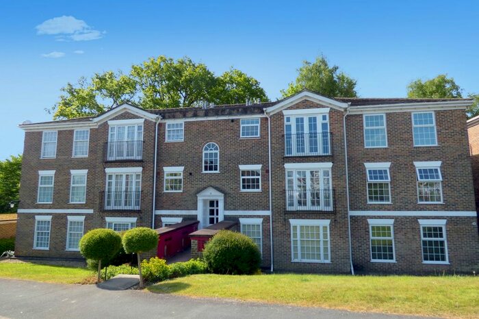 2 Bedroom Flat To Rent In Heathfield Green, Midhurst, GU29