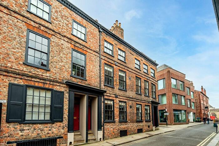 3 Bedroom Town House For Sale In Castlegate, York, YO1