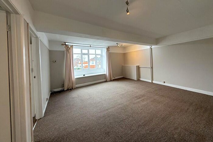 2 Bedroom Apartment To Rent In Weybridge, Surrey, KT13