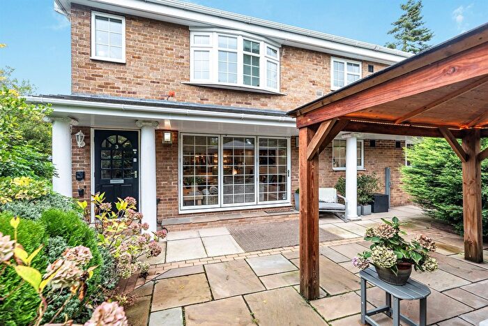 2 Bedroom Flat For Sale In Hardwick Court, Pontefract, WF8