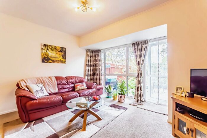 2 Bedroom Bungalow For Sale In Sorrel Bank, Linton Glade, Croydon, CR0